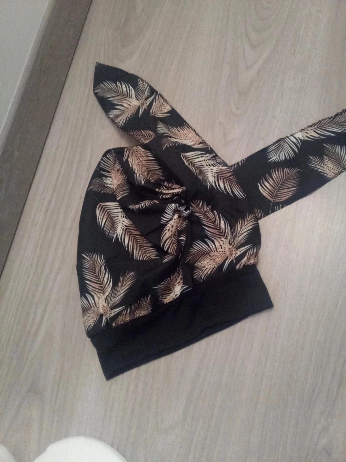 Turban noir à feuilles de palmier – photo 2